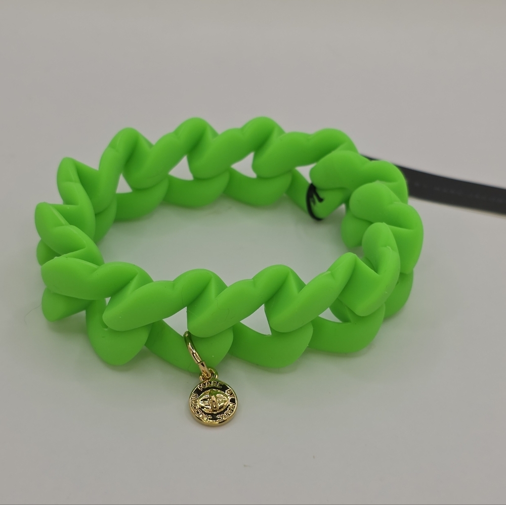 Marc by Marc Jacobs Silicone Bracelet With Turn Lock Charm in Toucan Green